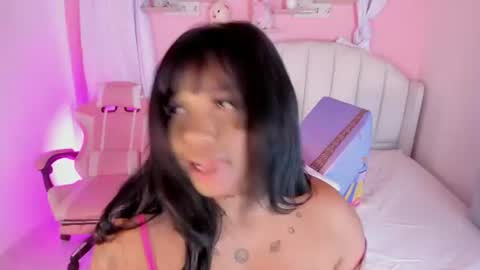 Snapshot of emily_restrepoo chatting on 06-17-26, 09:34 Emily online show from 06-17-26, 09:34