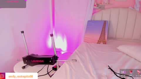 Snapshot of emily_restrepoo chatting on 06-30-26, 06:03 Emily online show from 06-30-26, 06:03
