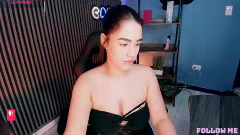 Snapshot of emily_roberts1 chatting on 06-26-26, 12:53 Emily online show from 06-26-26, 12:53