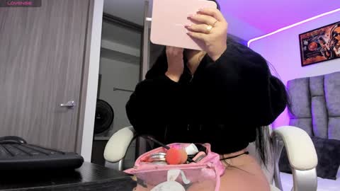 Snapshot of emily_roose_ chatting on 01-22-25, 10:40 Natalia online show from 01-22-25, 10:40