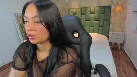 Snapshot of emily_rosee__ chatting on 05-20-26, 07:09 Emily online show from 05-20-26, 07:09