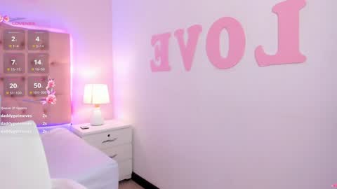 Snapshot of emily_roux chatting on 01-31-25, 06:25 EMILY online show from 01-31-25, 06:25