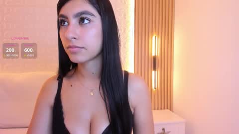 Snapshot of emily_roux chatting on 12-03-25, 11:47 EMILY online show from 12-03-25, 11:47