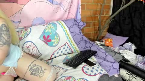 Snapshot of emily_salvatore chatting on 06-06-26, 01:54 emily_salvatore online show from 06-06-26, 01:54