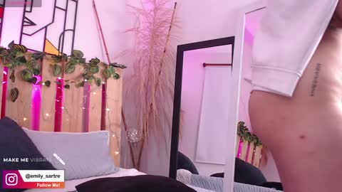 Snapshot of emily_sartre chatting on 01-18-25, 08:41 Emilly online show from 01-18-25, 08:41