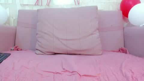 Snapshot of emily_sejmet chatting on 02-14-26, 12:18 SEJMET LOVE online show from 02-14-26, 12:18