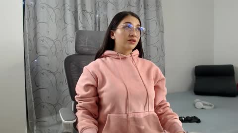 Snapshot of emily_smith29 chatting on 12-04-24, 02:53 emi online show from 12-04-24, 02:53