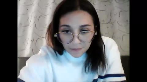 Snapshot of emily_smith29 chatting on 12-13-24, 02:43 emi online show from 12-13-24, 02:43