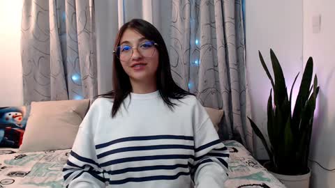 Snapshot of emily_smith29 chatting on 12-24-24, 09:33 emi online show from 12-24-24, 09:33