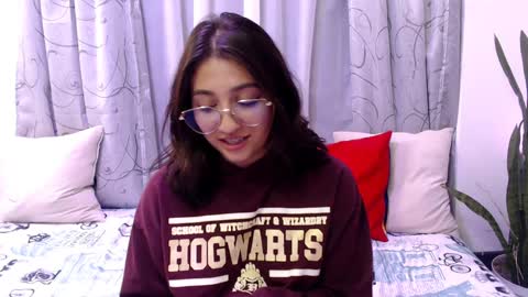 Snapshot of emily_smith29 chatting on 01-12-25, 06:28 emi online show from 01-12-25, 06:28