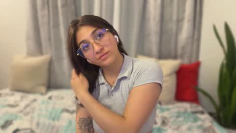 Snapshot of emily_smith29 chatting on 01-19-25, 03:18 emi online show from 01-19-25, 03:18