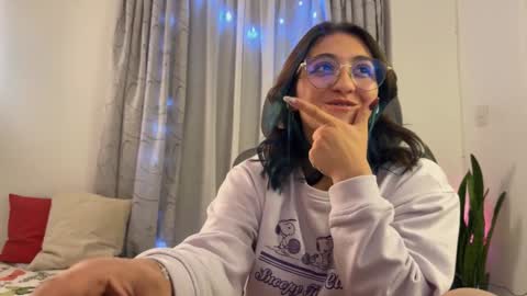 Snapshot of emily_smith29 chatting on 02-01-25, 06:32 emi online show from 02-01-25, 06:32