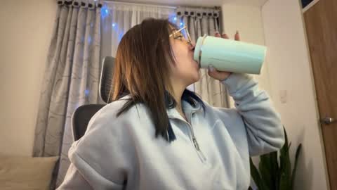 Snapshot of emily_smith29 chatting on 02-03-25, 02:25 emi online show from 02-03-25, 02:25
