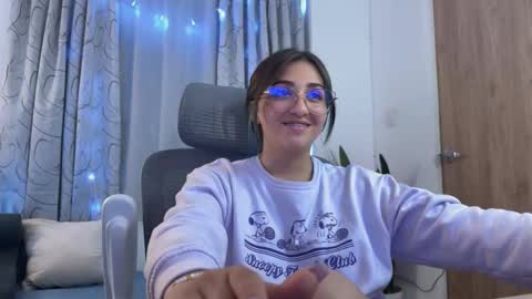 Snapshot of emily_smith29 chatting on 02-14-25, 07:33 emi online show from 02-14-25, 07:33