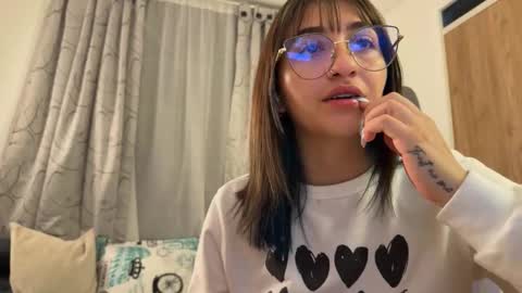 Snapshot of emily_smith29 chatting on 02-18-25, 04:48 emi online show from 02-18-25, 04:48