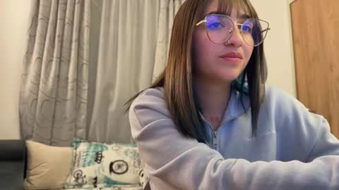 Snapshot of emily_smith29 chatting on 02-20-25, 01:46 emi online show from 02-20-25, 01:46