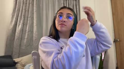 Snapshot of emily_smith29 chatting on 02-24-25, 01:02 emi online show from 02-24-25, 01:02
