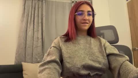 Snapshot of emily_smith29 chatting on 03-06-25, 12:10 emi online show from 03-06-25, 12:10