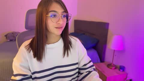 Snapshot of emily_smith29 chatting on 10-21-25, 02:34 emi online show from 10-21-25, 02:34