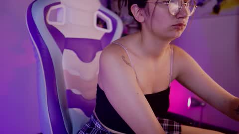 Snapshot of emily_sumer_ chatting on 12-04-25, 04:16 EMILY online show from 12-04-25, 04:16