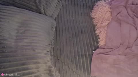 Snapshot of emily_swan_04 chatting on 12-02-24, 05:59 Emily  Swan online show from 12-02-24, 05:59