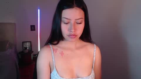 Snapshot of emily_swan_04 chatting on 01-18-25, 04:42 Emily  Swan online show from 01-18-25, 04:42