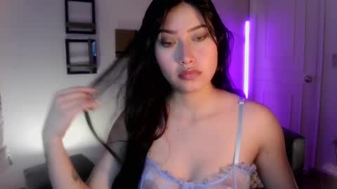 Snapshot of emily_swan_04 chatting on 02-15-25, 02:15 Emily  Swan online show from 02-15-25, 02:15