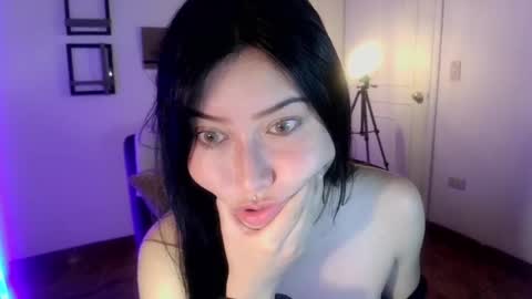 Snapshot of emily_swan_04 chatting on 02-21-25, 02:17 Emily  Swan online show from 02-21-25, 02:17