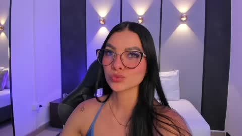 Snapshot of emily_tolson chatting on 05-11-26, 09:23 emily_tolson online show from 05-11-26, 09:23