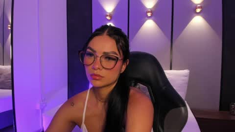 Snapshot of emily_tolson chatting on 05-27-26, 07:55 emily_tolson online show from 05-27-26, 07:55