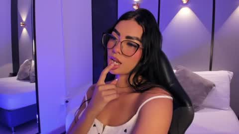 Snapshot of emily_tolson chatting on 06-10-26, 07:57 emily_tolson online show from 06-10-26, 07:57