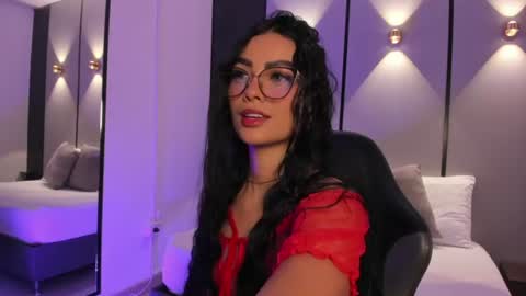 Snapshot of emily_tolson chatting on 06-11-26, 08:29 emily_tolson online show from 06-11-26, 08:29