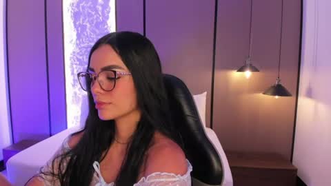 Snapshot of emily_tolson chatting on 06-12-26, 09:25 emily_tolson online show from 06-12-26, 09:25