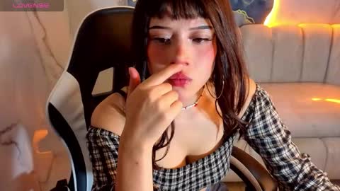 Snapshot of emily_tx_ chatting on 11-15-25, 03:04 Online 2200 to 600 online show from 11-15-25, 03:04