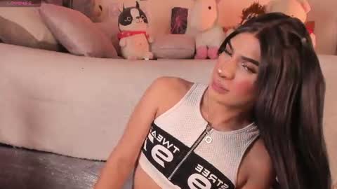 Snapshot of emily_vaughan chatting on 06-15-26, 01:30 Emily. online show from 06-15-26, 01:30