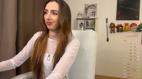 Snapshot of emily_w0w_ chatting on 12-15-25, 04:11 Lia online show from 12-15-25, 04:11