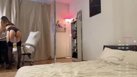 Snapshot of emily_w0w_ chatting on 03-13-26, 06:31 Lia online show from 03-13-26, 06:31