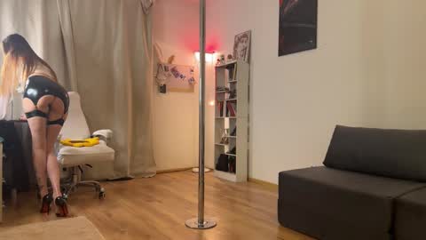 Snapshot of emily_w0w_ chatting on 03-23-26, 08:24 Lia online show from 03-23-26, 08:24