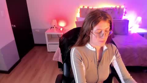 emily_warren__ online show from 06-04-26, 08:15