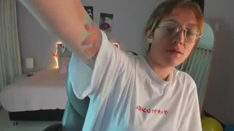 emily_warren__ online show from 06-23-26, 08:07