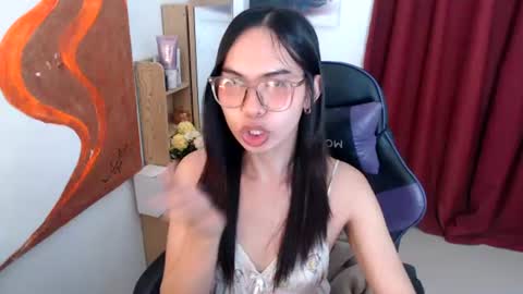 Snapshot of emily_xo143 chatting on 06-12-26, 12:09 emily_xo143 online show from 06-12-26, 12:09
