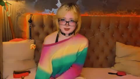 Snapshot of emilyangels chatting on 05-08-26, 06:30 Baby Emelli online show from 05-08-26, 06:30