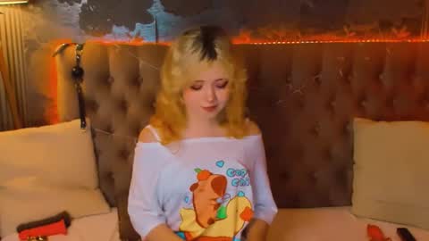 Snapshot of emilyangels chatting on 05-13-26, 08:55 Baby Emelli online show from 05-13-26, 08:55
