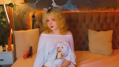 Snapshot of emilyangels chatting on 05-20-26, 06:30 Baby Emelli online show from 05-20-26, 06:30