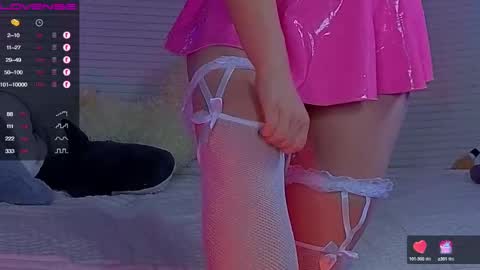 Snapshot of emilyart_ chatting on 02-24-25, 10:58 artist Emily online show from 02-24-25, 10:58