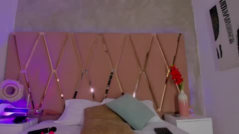 Snapshot of emilyblack_1 chatting on 06-06-26, 10:25 Emily online show from 06-06-26, 10:25