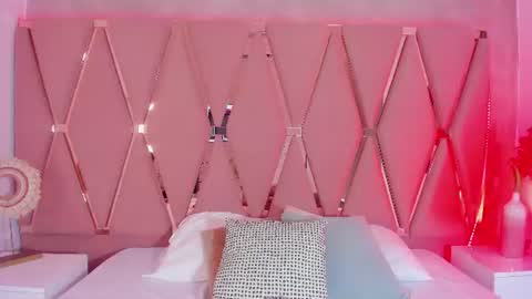 Snapshot of emilyblack_1 chatting on 06-14-26, 01:14 Emily online show from 06-14-26, 01:14