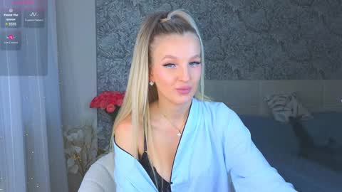Snapshot of emilydancee chatting on 12-14-24, 03:07 emilydancee online show from 12-14-24, 03:07