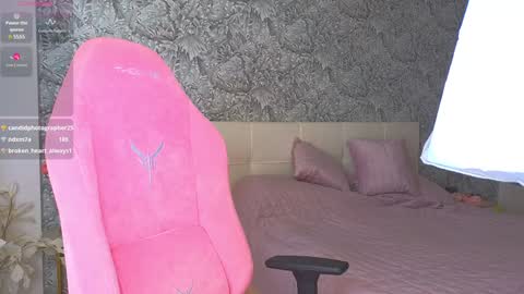 Snapshot of emilydancee chatting on 12-20-24, 08:06 emilydancee online show from 12-20-24, 08:06