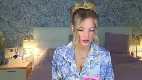 Snapshot of emilydancee chatting on 11-07-25, 04:23 emilydancee online show from 11-07-25, 04:23